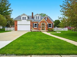 27921 Glenwood St, Saint Clair Shores, MI 48081