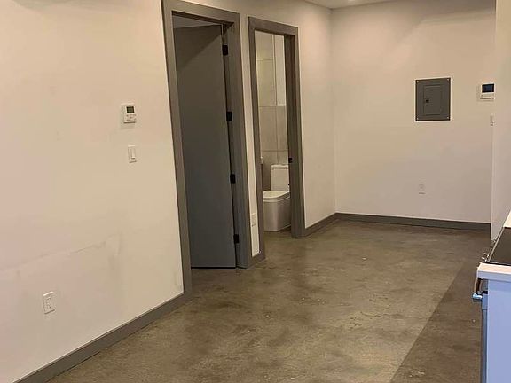4th image of 410 Tompkins Ave #7L