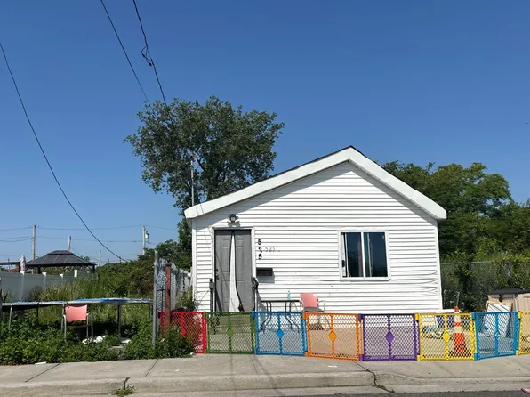 525 Beach 43rd St, Far Rockaway, NY 11691