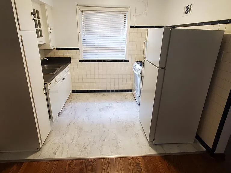 6302 Sutherland Ave #1W — Photo 2