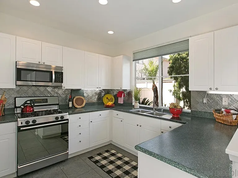 3081 W Canyon Ave — Photo 5