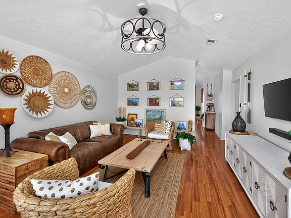 5th image of 137 Bass Pond Glen Dr
