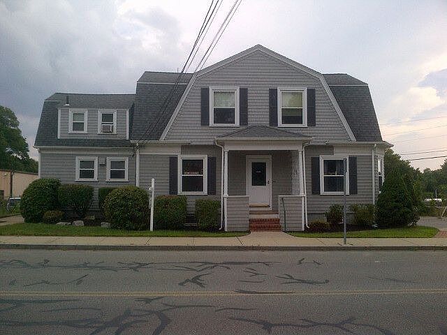 1st image of 556 Centre St Ste 1