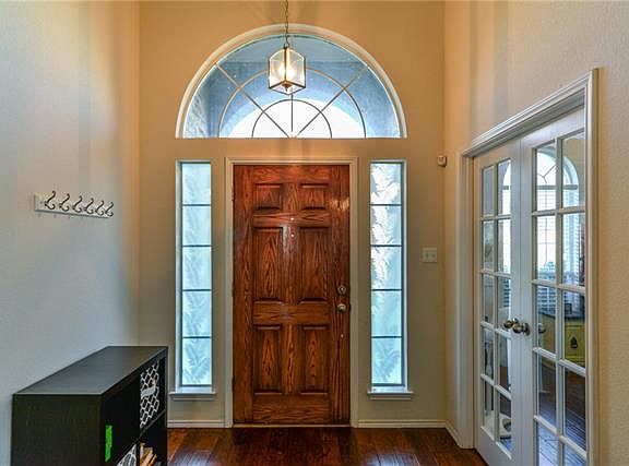 2nd image of 220 Kings Court Dr