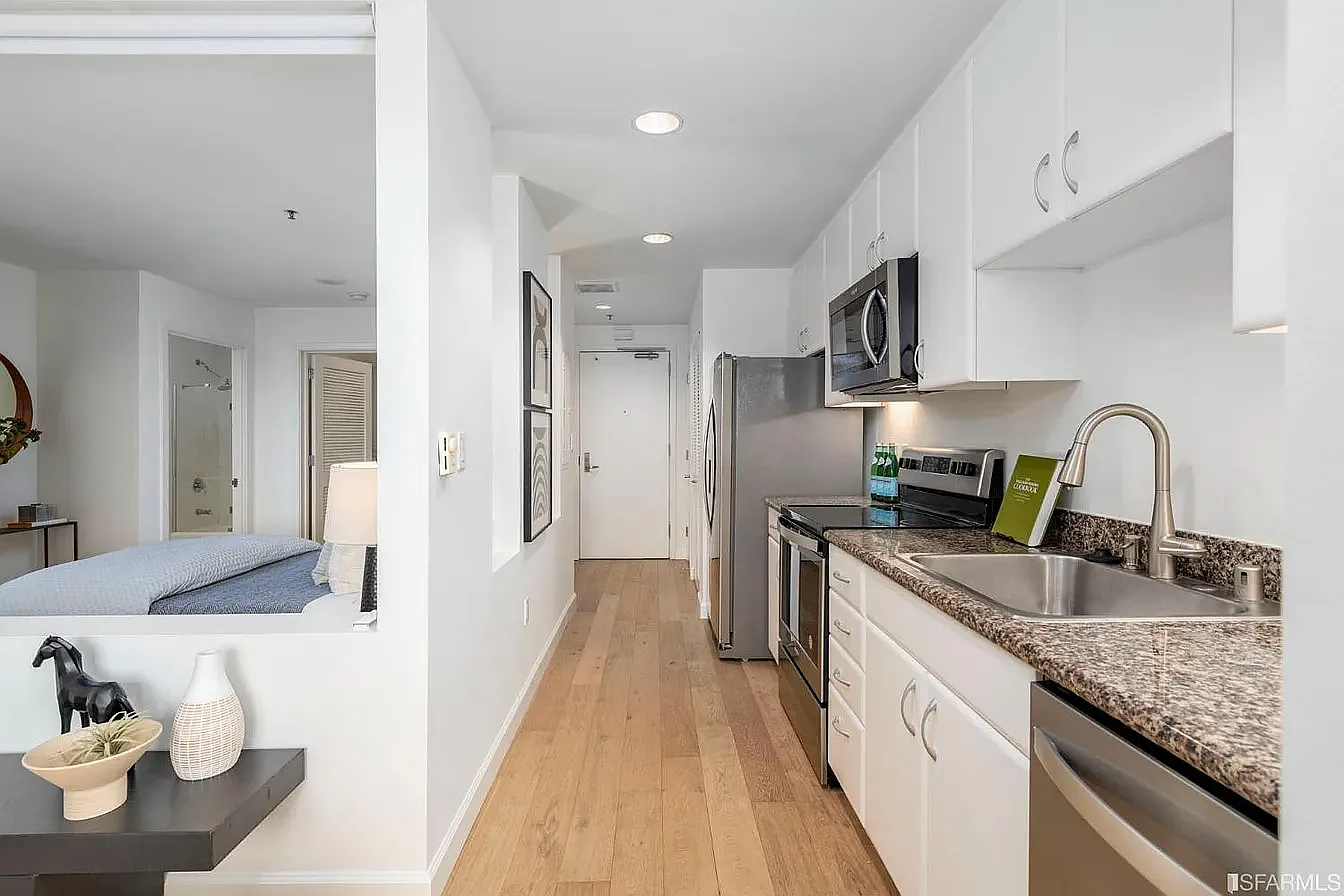 1 bed, 587 sqft, $5,790 — Photo 4