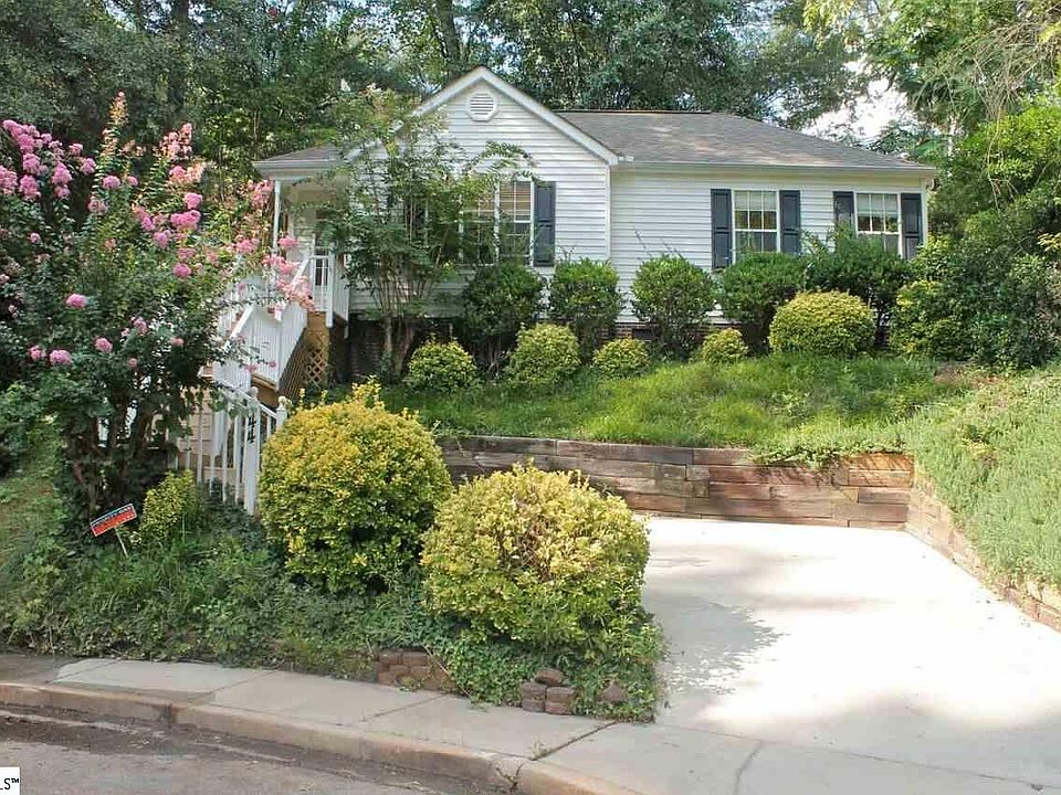 1st image of 44 Townes Square Ln