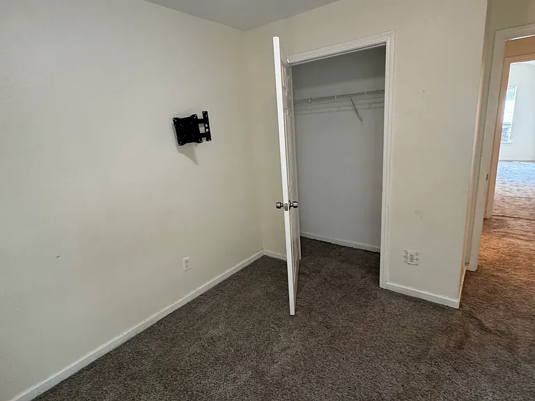 391 Brookview Dr — Photo 16