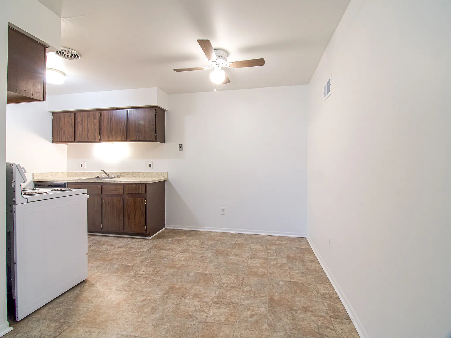 Garfield Park Apartments — Photo 3