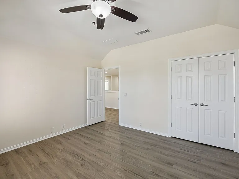 5193 Rolling Hills Dr — Photo 3