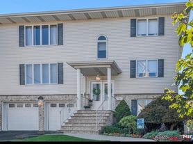 533 1st St, Carlstadt, NJ