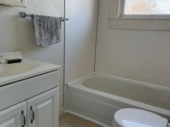 4th image of 2629 28th St APT 4