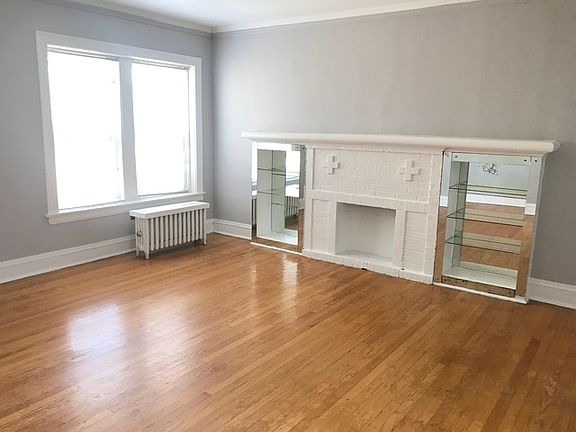 2nd image of 2219 W Thome Ave APT 3B