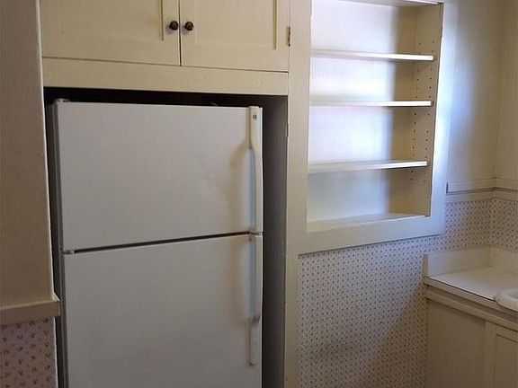 5th image of 442 W 21st St