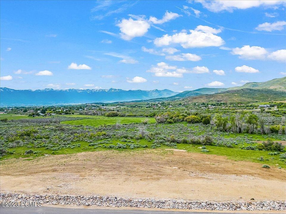 1st image of 8 Skyline Dr #8
