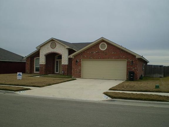 3rd image of 212 Sandra Sue Dr
