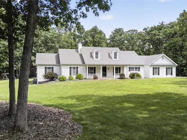 2 Woodridge Dr, Defiance, MO 63341