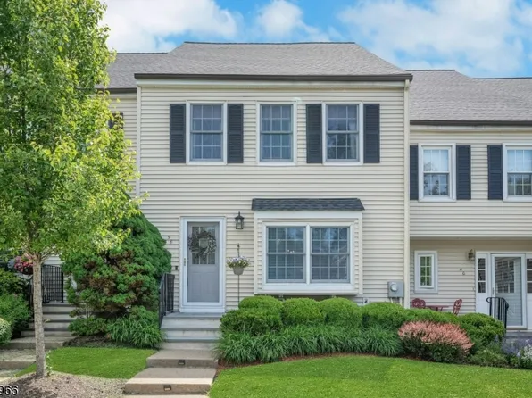 38 Essex Dr, Mendham Boro, NJ 07945