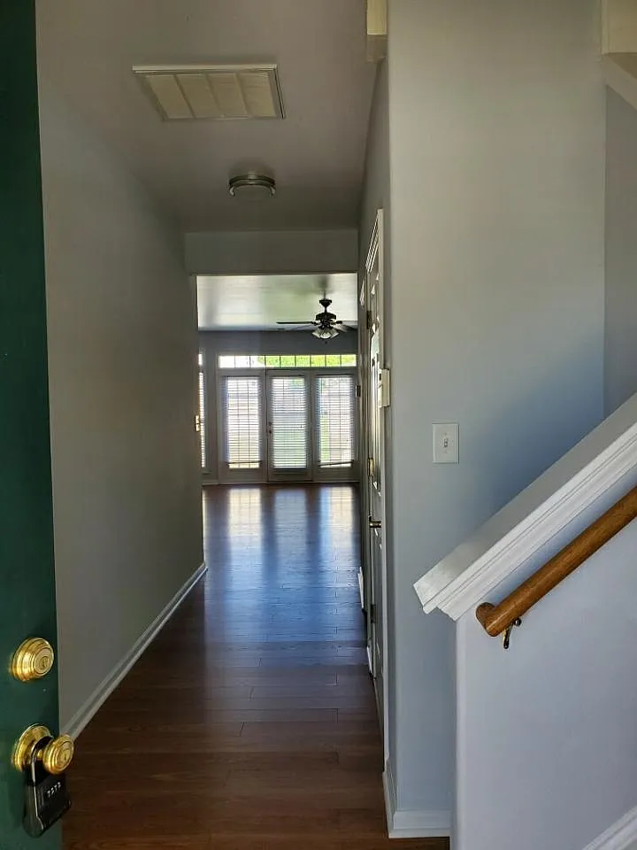 Building Photo - 2472 Redmayne Ln