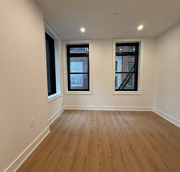307 W 39th St #3A — Photo 11