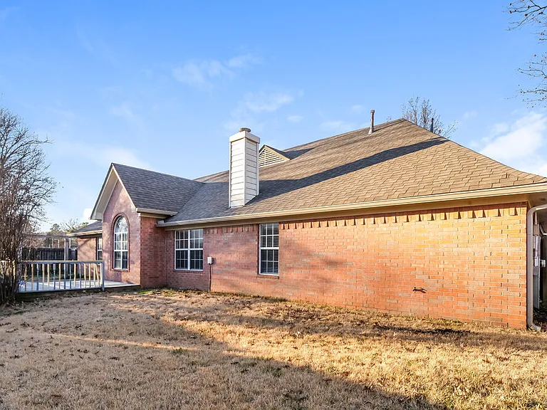7643 Shadow Hills Dr — Photo 16