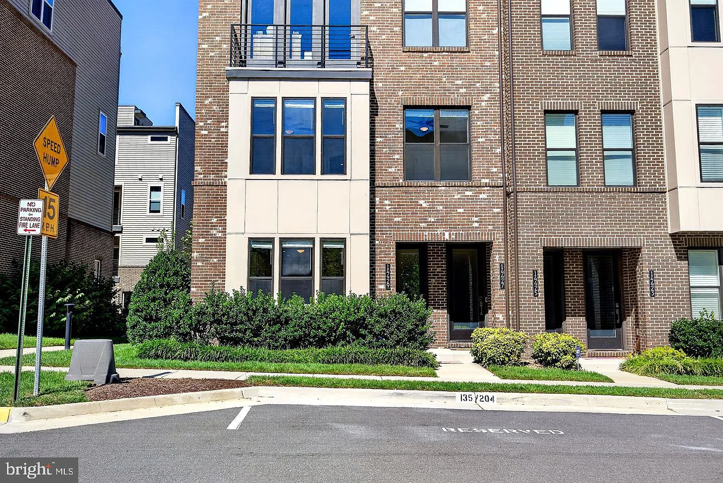 3 bed, 2.5 bath, 1654 sqft, $3,200 — Photo 4