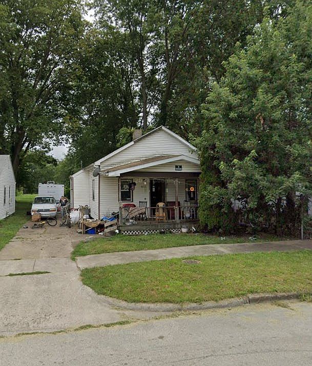 1st image of 1135 E Locust St