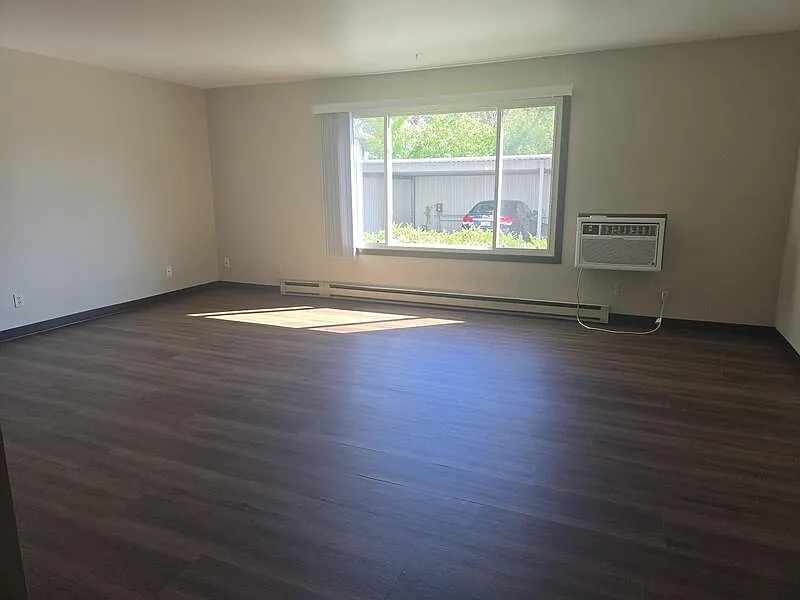 2108 Marathon Ave — Photo 4