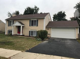 2405 Blue Spruce Ln, Aurora, IL 60502