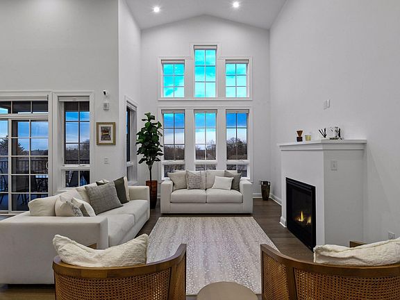 3rd image of 4901 Hawthorne Ct #303