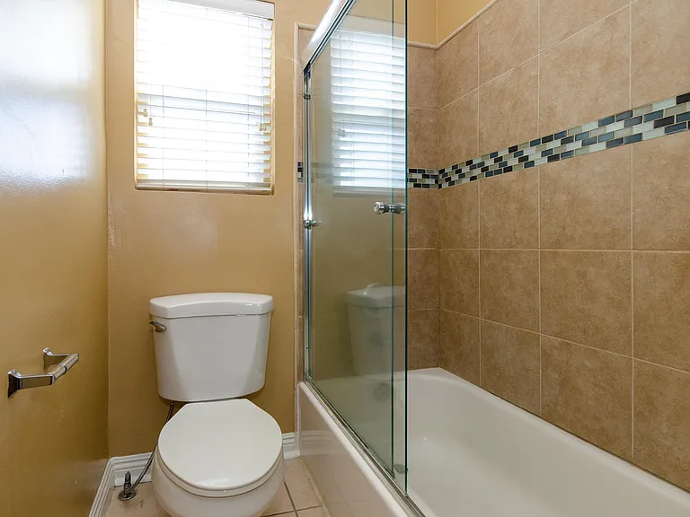 2737 Montrose Ave #105 — Photo 10