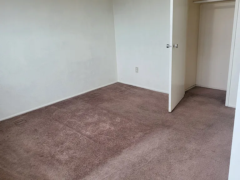 1444 Sanford Ave — Photo 13