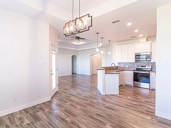 2nd image of 40 Valdarama Dr