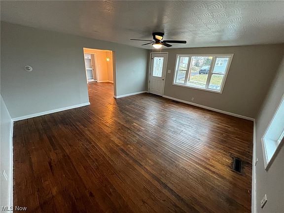 4th image of 723 Shelby St