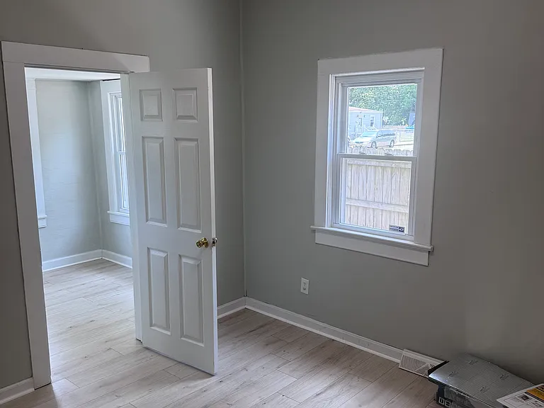 709 E Poythress St — Photo 8