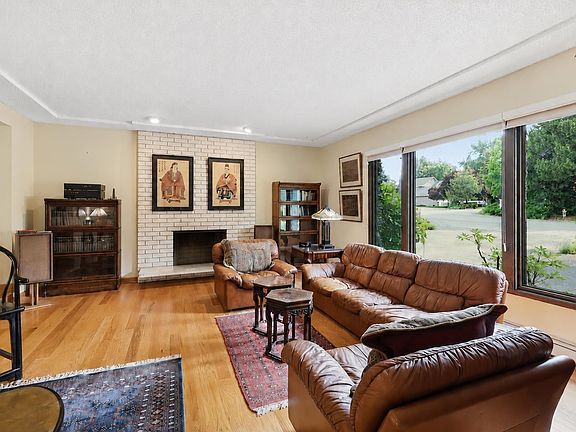 4th image of 6510 S South Meadows Rd
