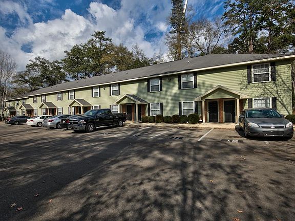 2nd image of 226 Columbia Dr APT 14