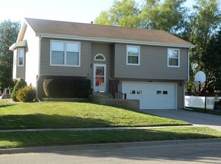 2928 Sequoia Dr, Lincoln, NE 68516