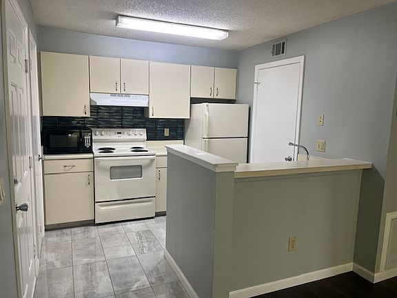 3rd image of 1401 S Palmetto Ave APT 113
