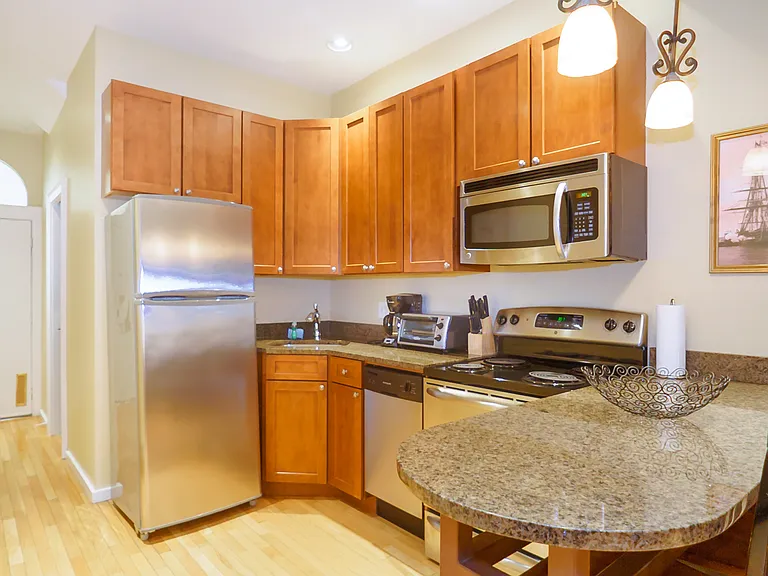 48 Hereford St #A — Photo 2