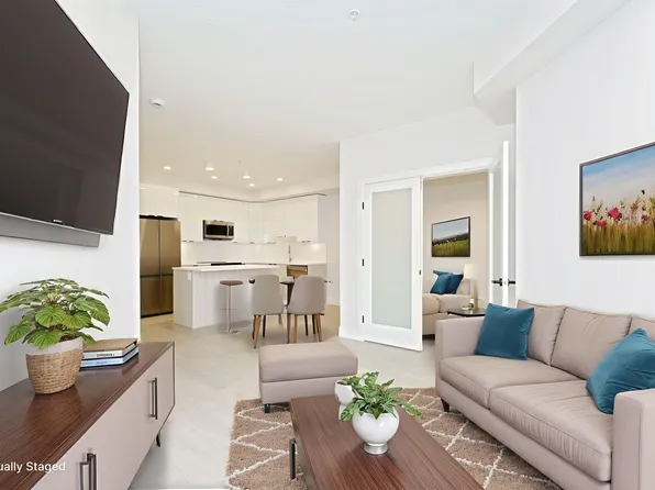 13458 95th Ave #322, Surrey, BC V3V 1N5