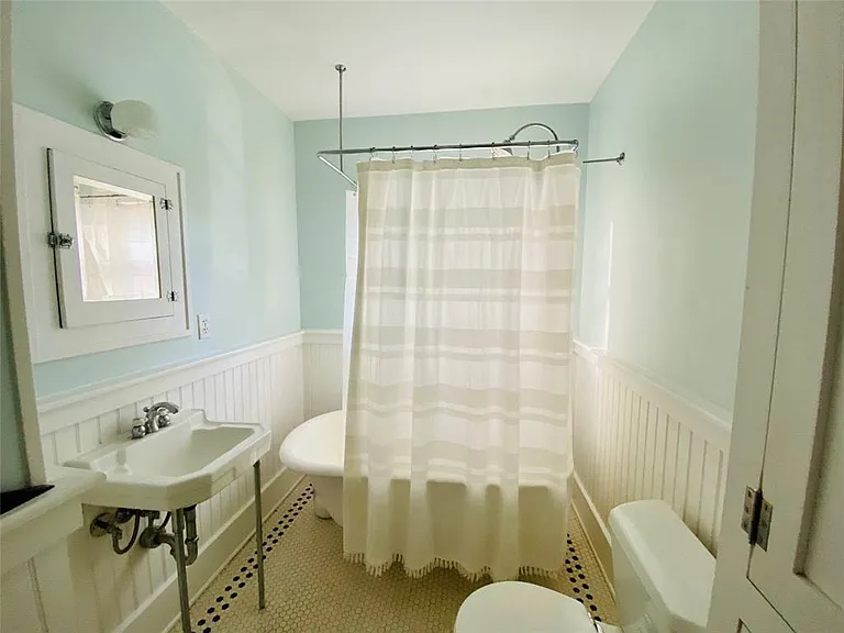 2223 Oxford St — Photo 9