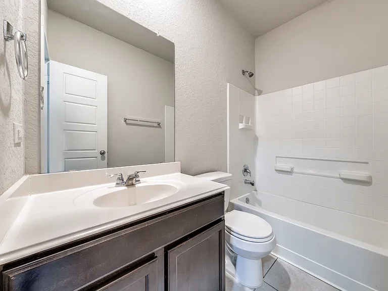 2427 Valencia Crst — Photo 23