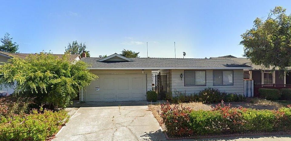 1st image of 829 Gull Ave