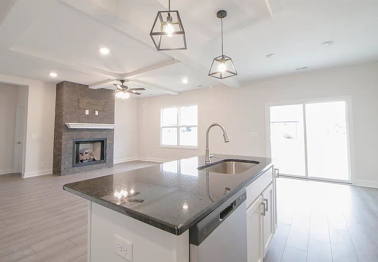 190 Monaghan Dr — Photo 5