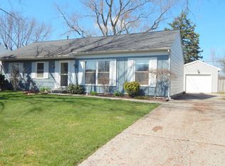 1211 Honeysuckle Ln, Bluffton, IN 46714