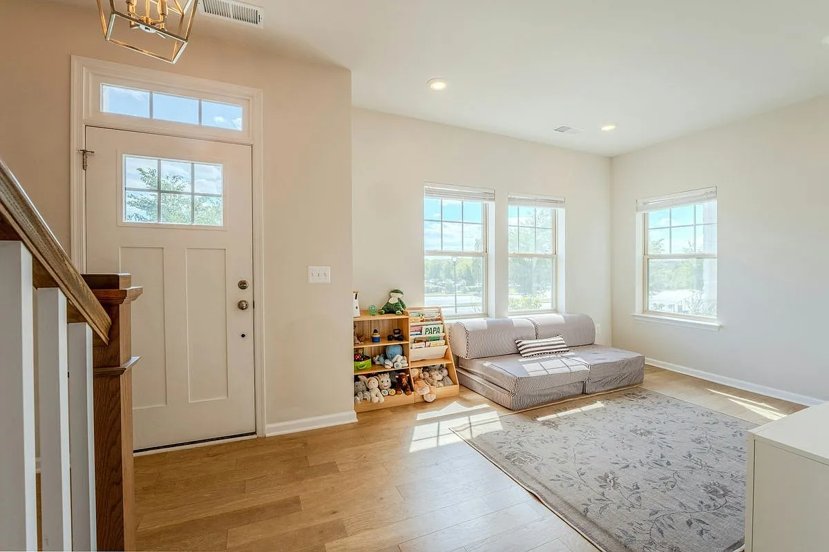 3 bed, 4.0 bath, 1966 sqft, $3,400 — Photo 3