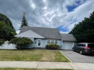 7 Briarcliff Rd, Westbury, NY 11590