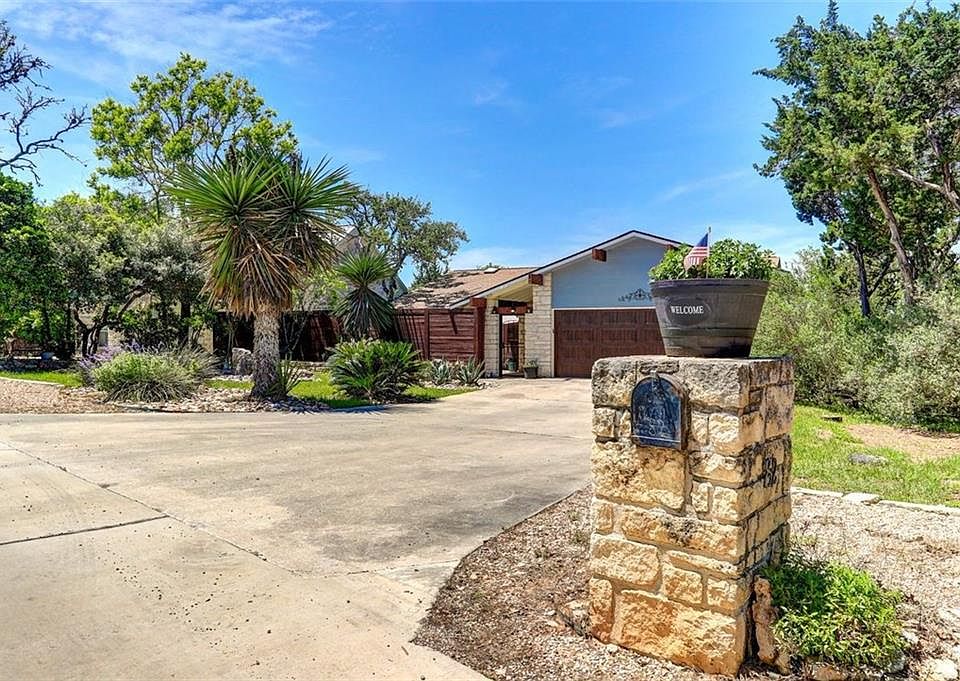 1st image of 82 Brookhollow Dr