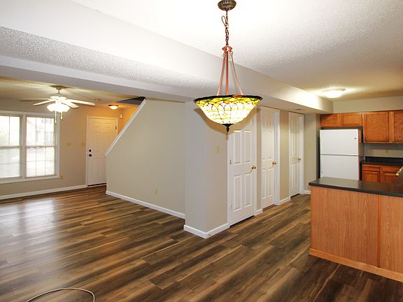 3rd image of 307 Columbia Dr
