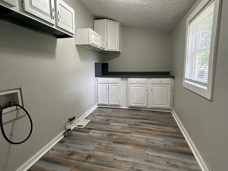 642 N Elm St — Photo 10